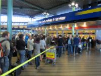 Lange rijen bij NS Hispeed Schiphol wegens aswolk