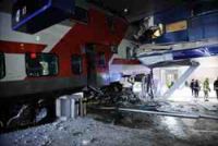 Trein rijdt hotel Helsinki binnen (met beeld)