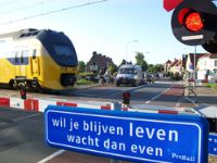 Bromfietser overleden door aanrijding met trein