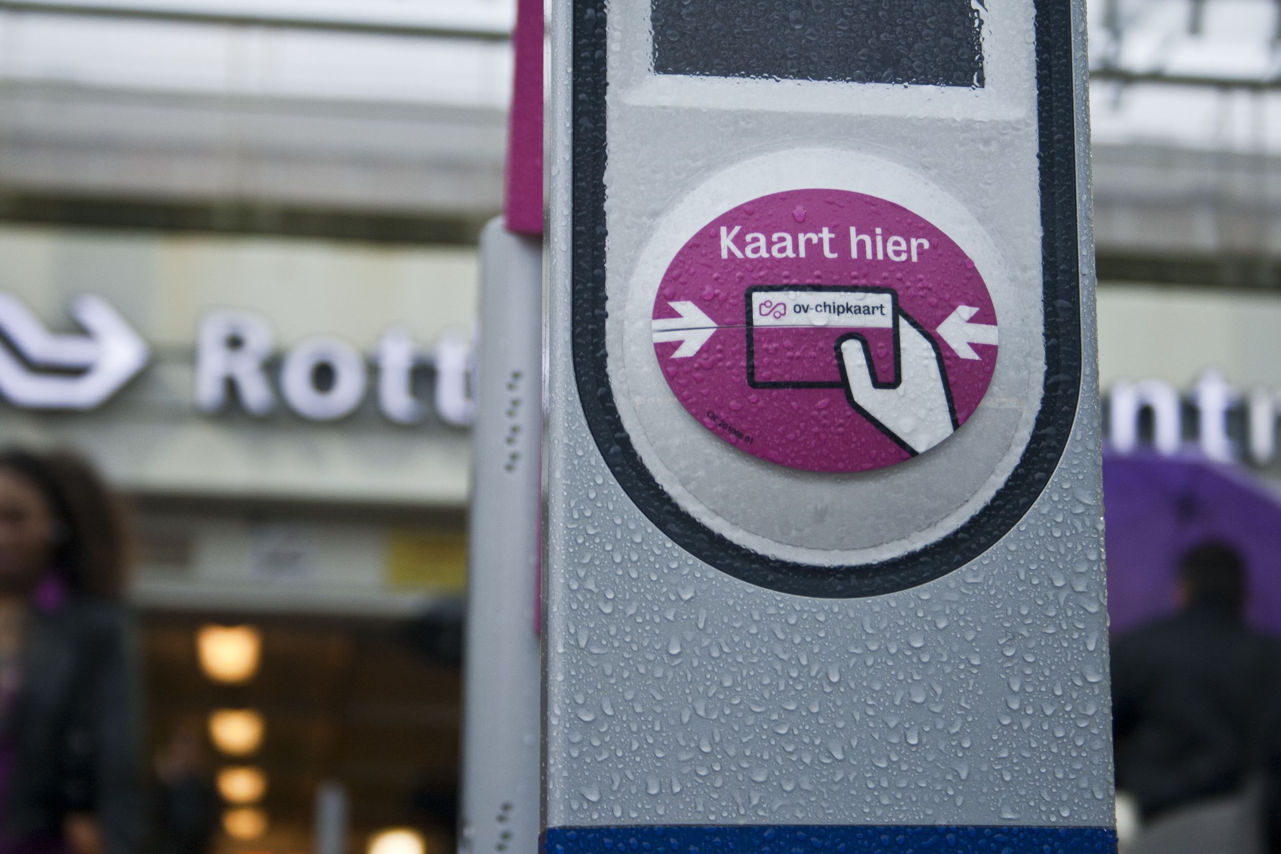 Studenten per 2012 verplicht in en uitchecken bij NS Studenten per 2012 verplicht in en uitchecken bij NS