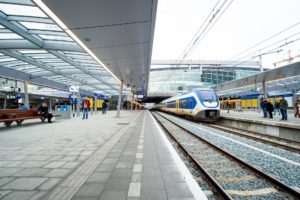 Kinderen straks gratis met ov – ouderenkorting verdwijnt