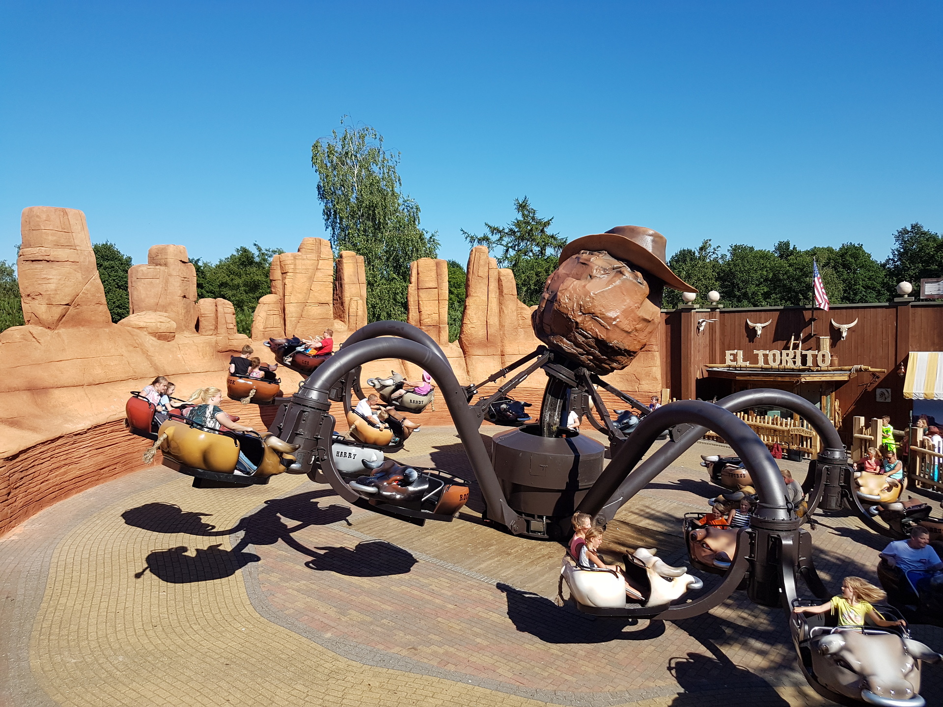 Korting Slagharen: Pretpark + trein nu € 28 (kinderen € 16)