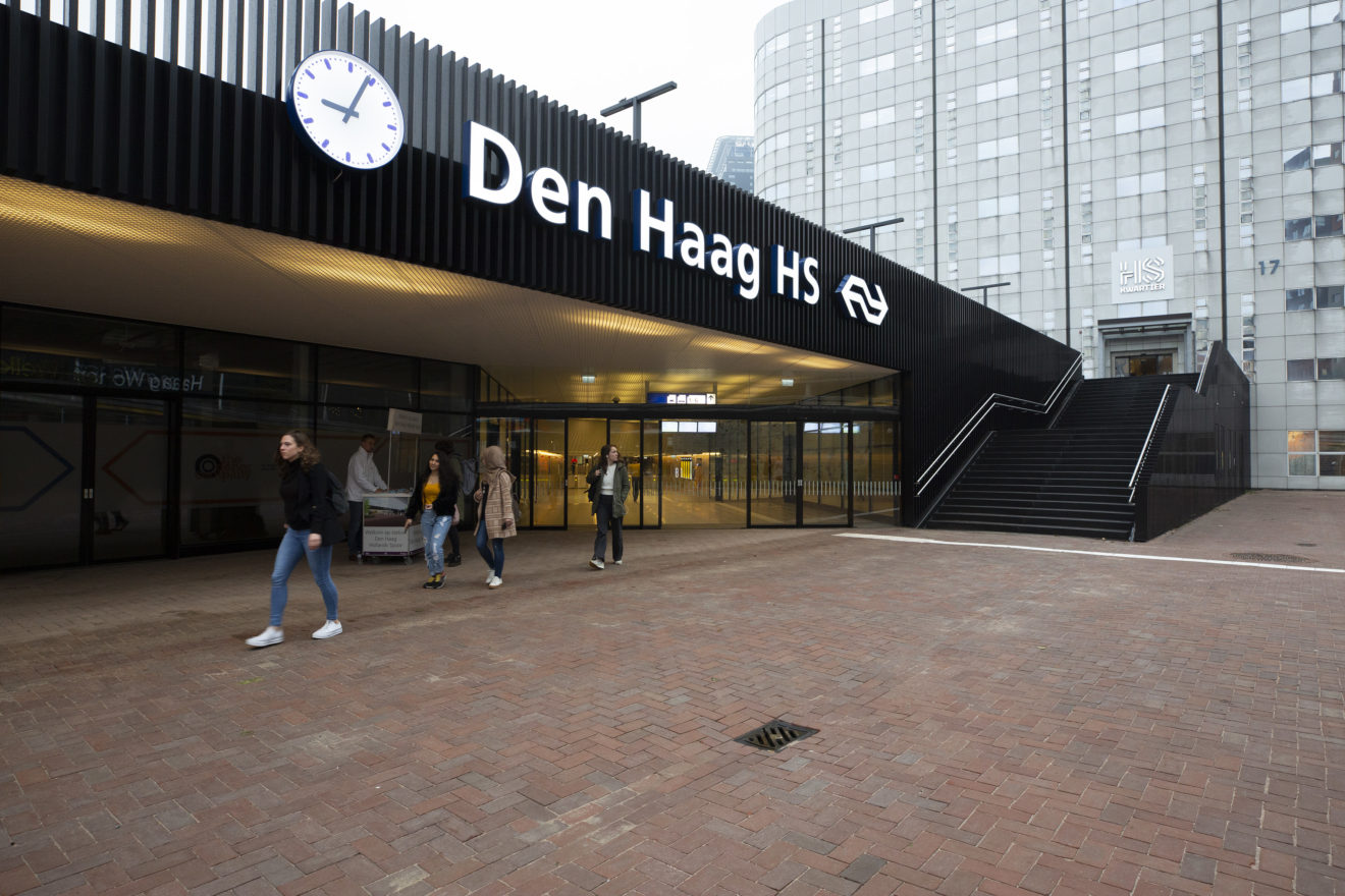 Nieuwe ingang Den Haag HS geopend (maar niet iedereen is blij)
