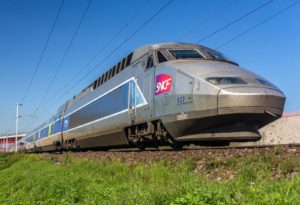 TGV botst op vrachtwagen – machinist omgekomen