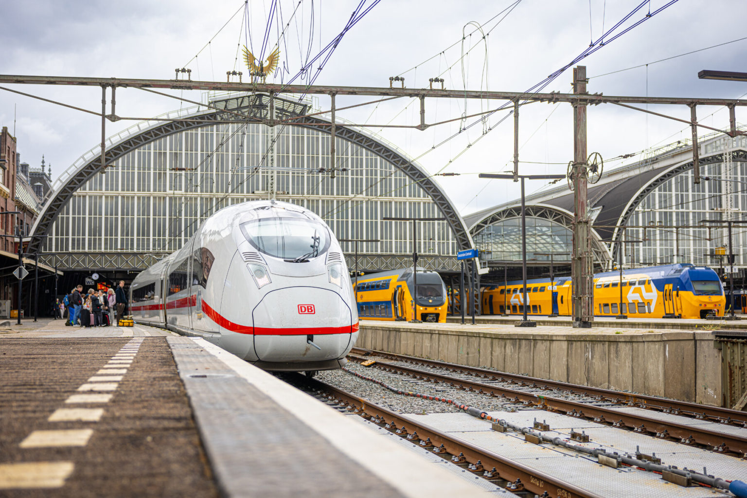 Wel treinen van en naar Schiphol tijdens staking dinsdag – zeer beperkt