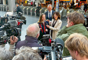 Eerste hoofdconducteurs van NS aan werk met bodycam