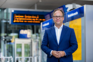 Wouter Koolmees blijft ook komende vier jaar topman van NS
