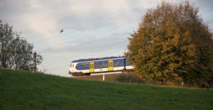 Treinen 2 minuten stil op 4 mei – extra en langere treinen op 5 mei