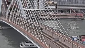 Gewonden bij aanrijding van trams op Rotterdamse Erasmusbrug