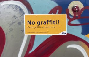 NS zet drones en stickers in tegen graffiti
